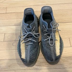 Yeezy Boost 350V2 Blue and Cream size 13